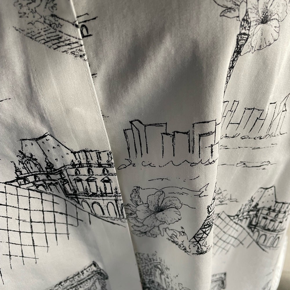 Chico’s Eiffel Tower/Paris print no-iron tunic length blouse. Sz 14. Like new! - Picture 5 of 8